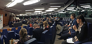 Lors de la table ronde au Parlement européen. Crédit : Catherine Schröder/Unistra.