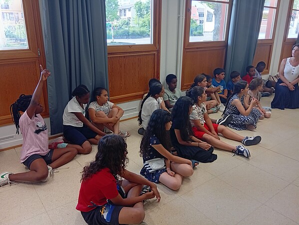 Cette année scolaire, des élèves de primaire de l’école Rosa-Parks, à Hautepierre, se sont impliqués dans le projet « Tous aux abris météo ! », piloté par le Jardin des sciences (JDS) et la Ville de Strasbourg. © JDS