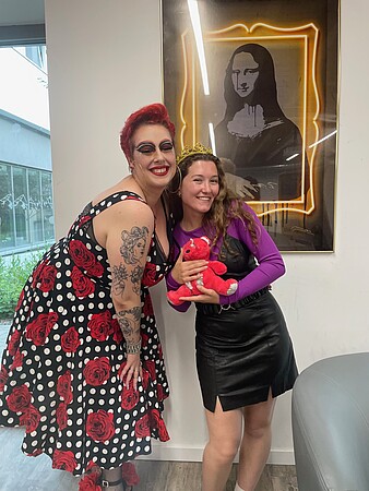 Avec Anissa, ma drag-marraine pour la soirée. © Eléna Hernandez