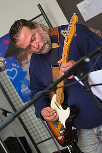 Thierry Betti, à la guitare. © Christophe Jehl