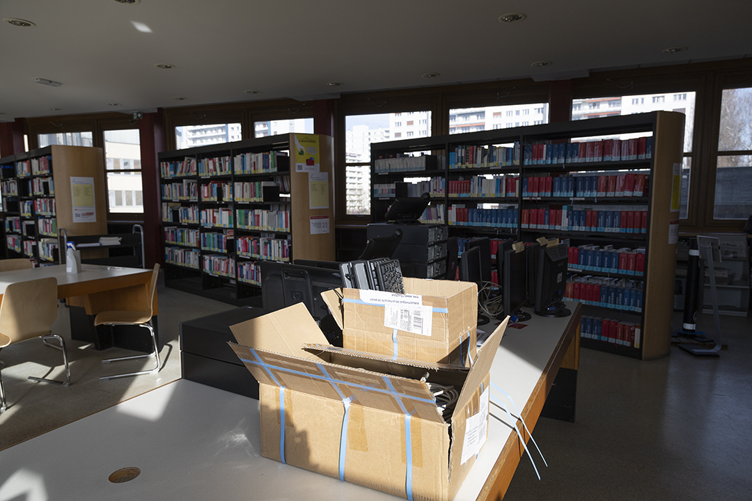 En amont, plusieurs collections de revues ont déjà été déménagées vers la Bibliothèque de recherche juridique.