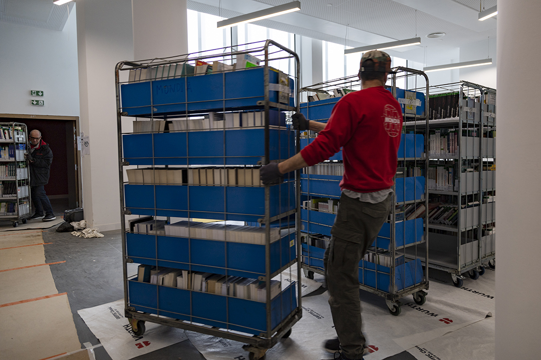 « C’est un jeu des chaises musicales complexe entre les différentes bibliothèques » nous confie Georges Gressot, responsable du Service de conservation et valorisation des collections au Service des bibliothèques.