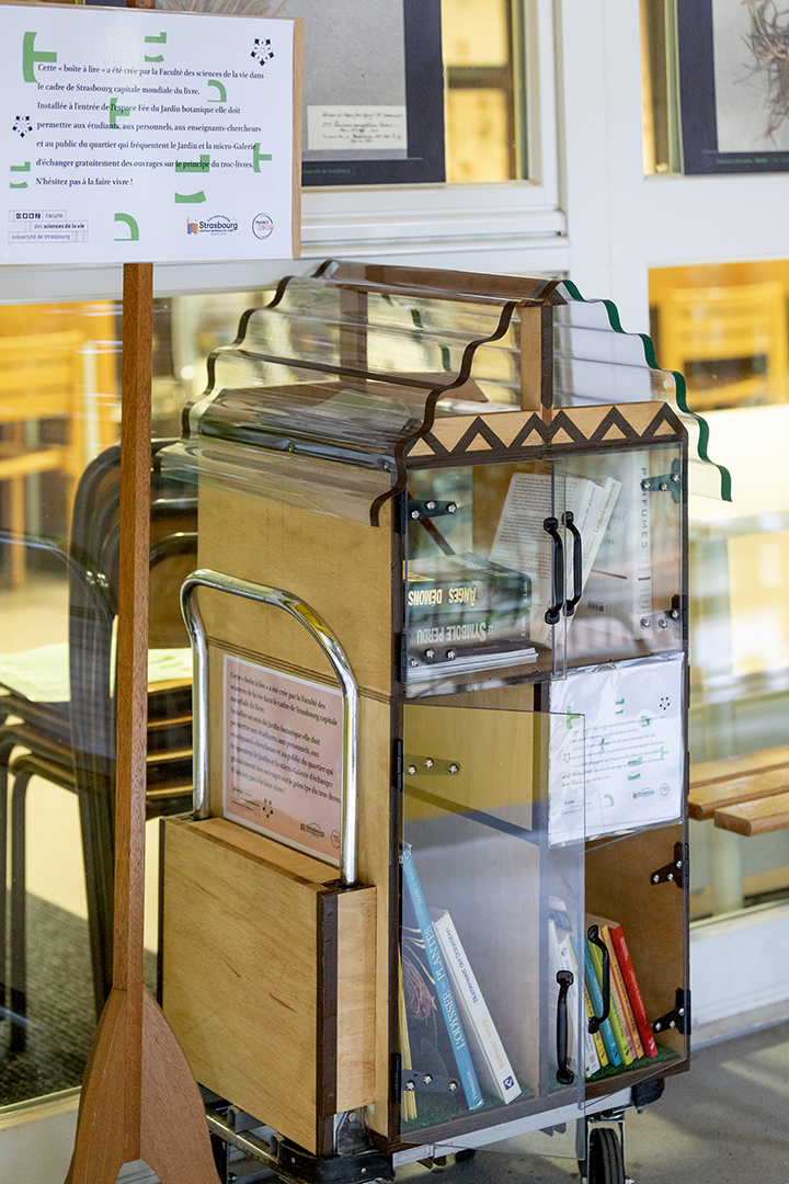 Les livres sont à la disposition des étudiants et personnels de la faculté.