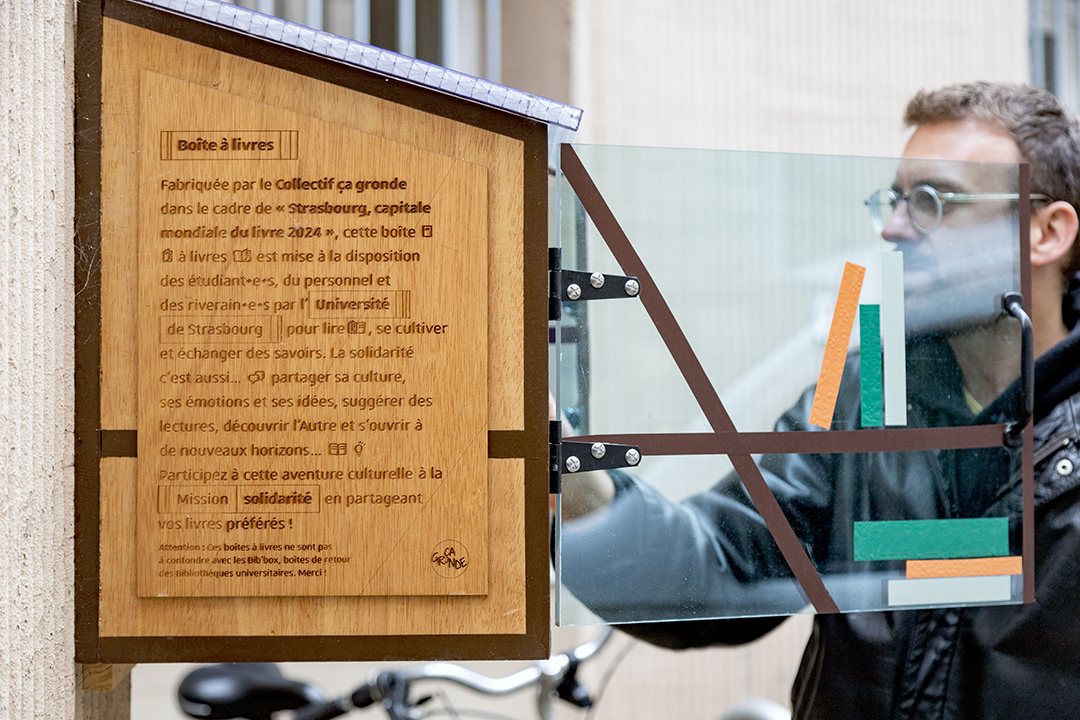 C'est la mission Solidarité qui est ici à l'origine de la boîte à livres installée à l'extérieur de l'espace Saint-Georges, avenue de la Forêt-Noire, et réalisée par le collectif « Ça gronde ».