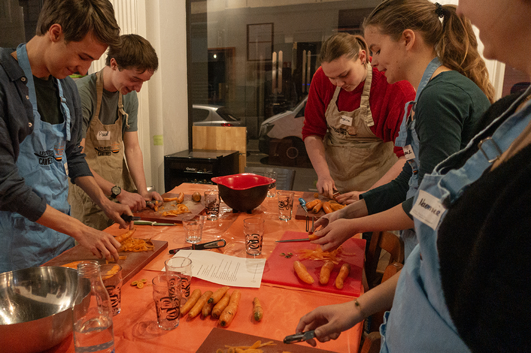 Neuf étudiantes et étudiants ont participé à un atelier cuisine « anti-gaspi » animé par l’association Les Retoqués et organisé en partenariat avec l’Afges.
