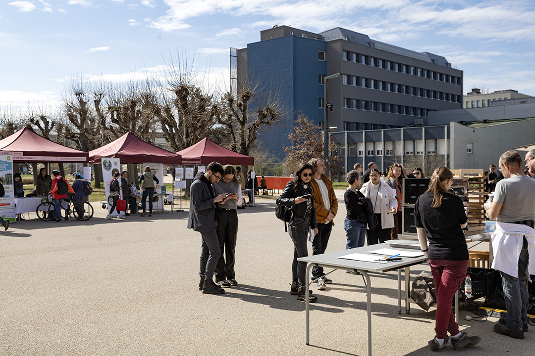 La Mission DDRS proposait quant à elle un petit jeu qui permettait aux étudiantes et étudiants de gagner un ticket repas à utiliser au foodtruck de l’Essentiel chez Raphaël ou sur le stand tartes flambées des Jardins de la Montagne verte.
