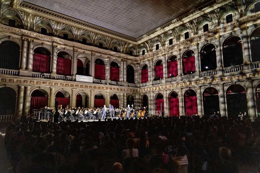 L'aula du Palais universitaire transformée en scène d'opéra. © Catherine Schröder