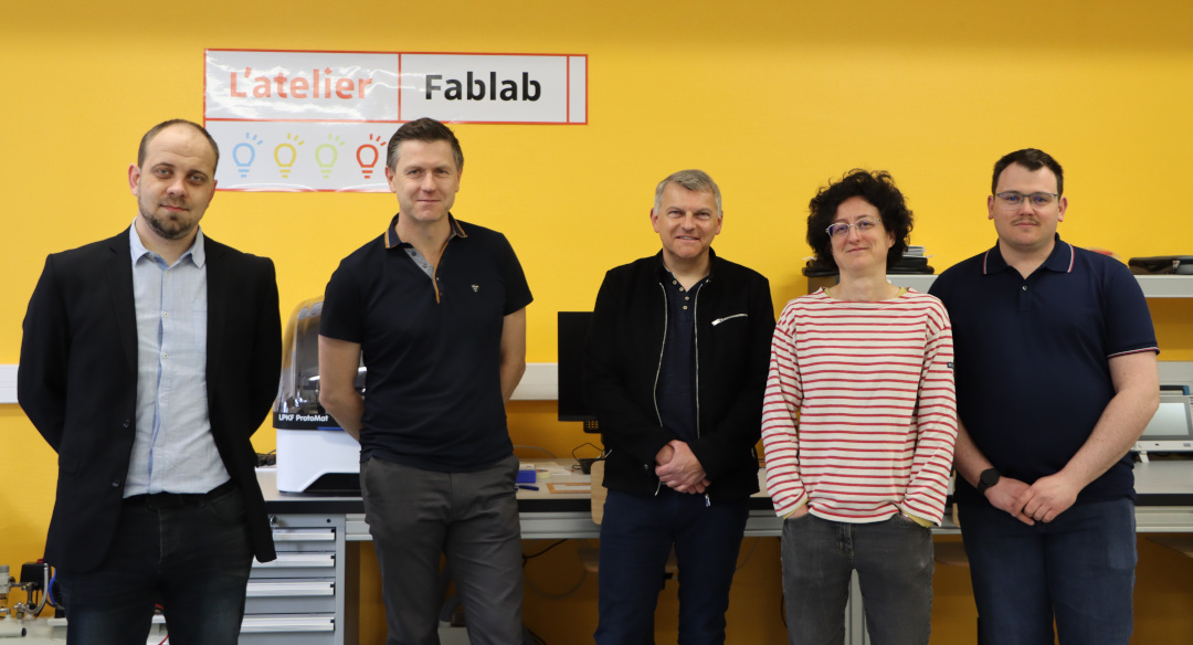 Si le Fablab a pu ouvrir, c’est grâce à l’implication d’une équipe dédiée : Simon Schmitt (fabmanager) et Anne Rubin (coordinatrice du projet), accompagnés de l'équipe pédagogique : François Schwartz, Frédéric Antoni et François Stock.
