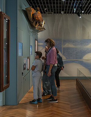 Enfants et adultes : les espaces d'exposition ont été pensés pour parler aux visiteurs de tous les âges et niveaux de connaissance. © M. Bertola / Musées de la Ville de Strasbourg