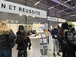 Yannick Achard James, chargé d’orientation et professionnel au pôle orientation d’Espace Avenir lors des Journées de universités. © Schroder /Unistra.