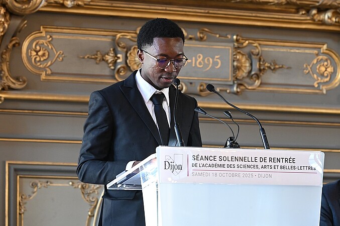 Adolphe Badiel a reçu le prix lors d'une cérémonie officielle. ©Chantal Pélissonnier