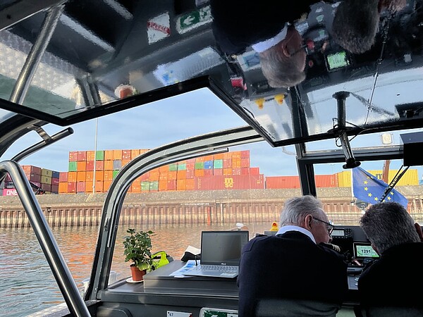 Les participants ont découvert, en deux heures de navigation, l’ampleur et la complexité du lieu. ©Service relations Alumni