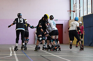 Juliette, alias « Mammouth Furie » (au centre, de dos), lors d'un week-end d'entraînement (« bootcamp ») à Remiremont. © Fox Devil, Remiremont