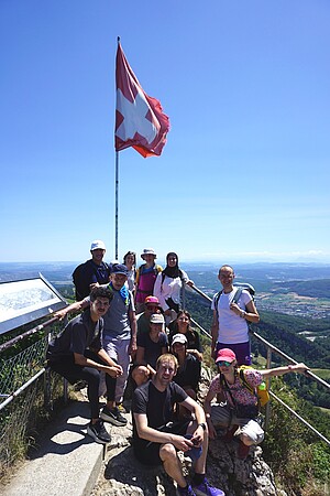 Groupe de participants au sommet du Belchenfluh, en Suisse