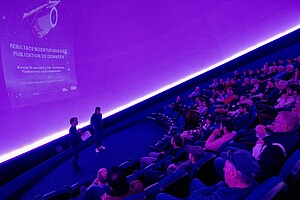 La séance est introduite par Milène Wendling, responsable du planétarium, et Pierre Alain-Duc, directeur de l’Observatoire astronomique. © C.Schröder/Unistra