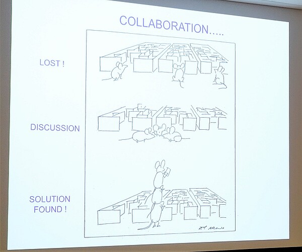 En guise de conclusion, le Nobel propose une petite fable sur l’importance de la collaboration. © A.Tatay/Unistra 