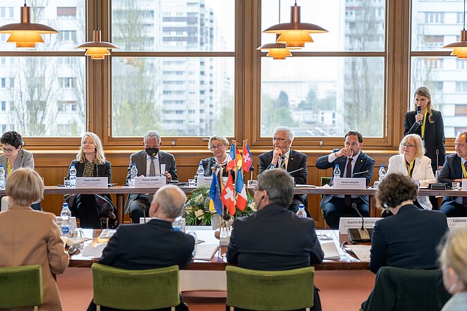Lors de la rencontre entre le ministre-président du Bade-Wurtemberg Winfried Kretschmann et des représentantes et représentants d’Eucor – Le Campus européen. (Crédit photo : Staatsministerium Baden-Württemberg/Jana Höffner).
