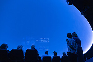 Une projection à l'intérieur du planétarium lors de l'inauguration. © Catherine Schröder / Unistra