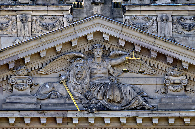 Fronton du Palais de justice de Strasbourg. ©Pascal Disdier