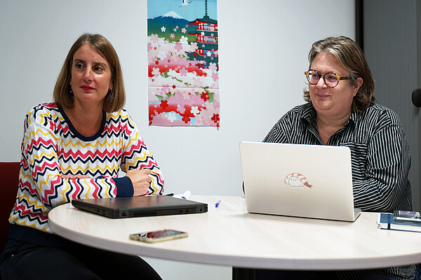 Emmanuelle Robert (responsable de l’Observatoire régional de l'enseignement supérieur et de l'insertion professionnelle des étudiants-Oresipe) et Rachel Schurhammer (vice-présidente Formation de l'Université de Strasbourg). © Catherine Schröder / Unistra