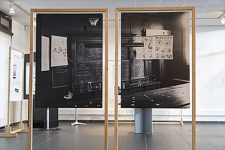 L'exposition présente des photographies d'un amphithéâtre de l’Université de Strasbourg au début du XXème siècle