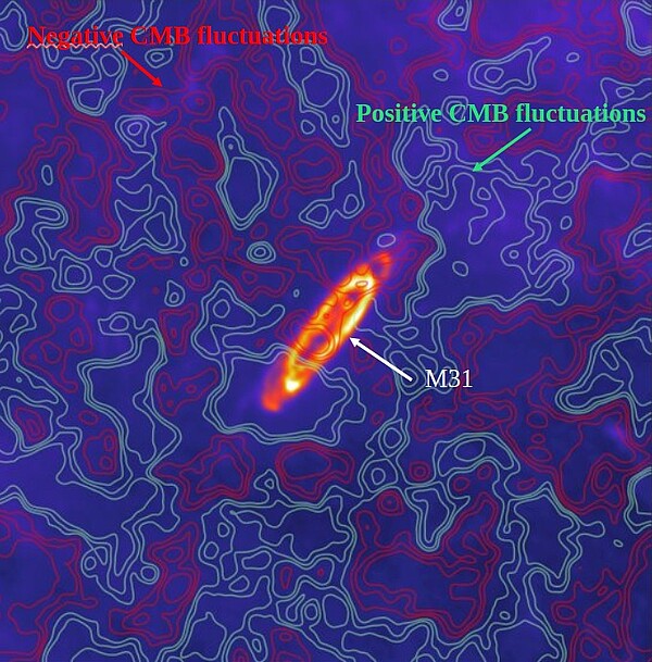 Cette image montre l’émission de la galaxie d’Andromède avec en superposition les contours des fluctuations de température positives (vert) et négatives (rouge) du fond diffus cosmologique autour de la galaxie. ©Planck