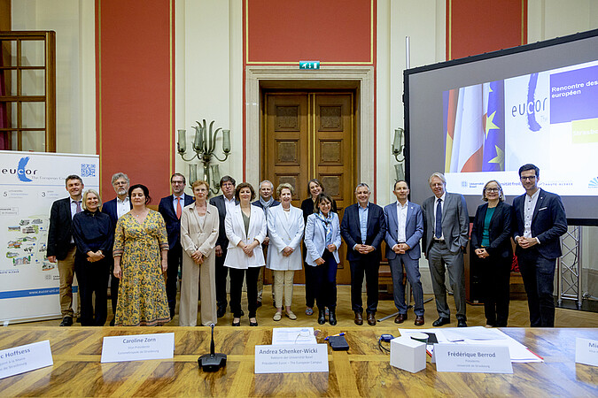 Les présidences des cinq universités Eucor – Le Campus européen et les maires de leurs villes-sièges et des agglomérations présents lors de la rencontre. © Catherine Schröder/Unistra.