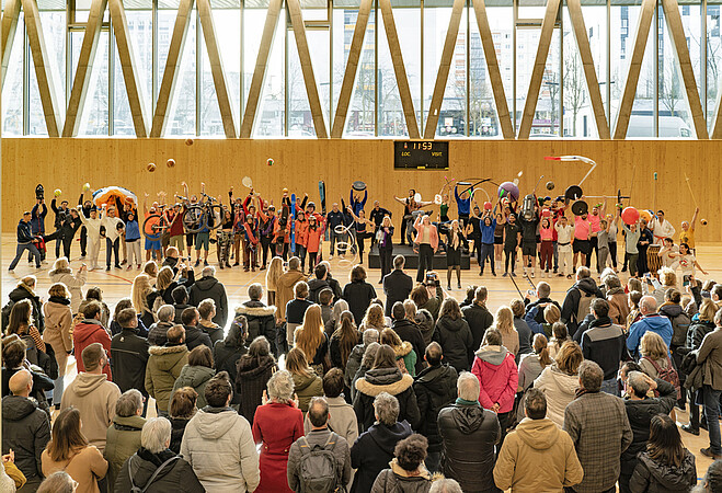 70 pratiquants sportifs de disciplines variées ont réalisé le geste inaugural. ©C. Schröder/Unistra