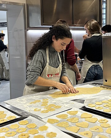 Un pôle cuisine était en charge de la confection des bredele sur une demi-journée. © DR