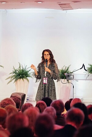 Armelle Guingand lors de la remise du prix Kerner par la Fondation ARC à Paris. © Fondation ARC