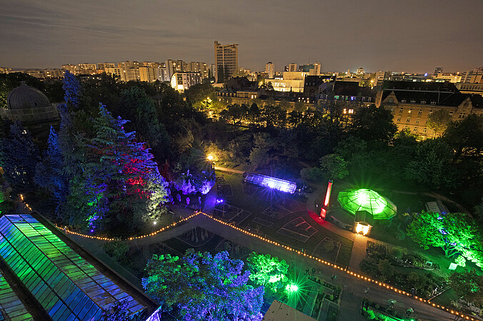 Vue du jardin botanique lors de la Nuit des musées depuis l’Institut de biologie végétale. Crédit : Frédéric Tournay