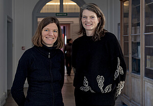 Alexia de Harambure (chargée de mission pour la Fondation Terra Symbiosis, coorganisatrice des rencontres) et Gillian Cante (doctorante au sein des unités de recherche E3S et Lisec). © Catherine Schröder / Unistra