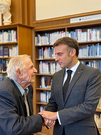 Daniel Bloch, résistant lui aussi, a été décoré de la Légion d’honneur par le président de la République, Emmanuel Macron, le 23 novembre 2024. © Alain Beretz