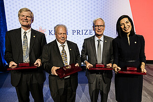Jean-Louis Mandel (2e à gauche) et les trois autres lauréats du prix Kavli 2022 en neurosciences. Crédit : The Kavli Prize.