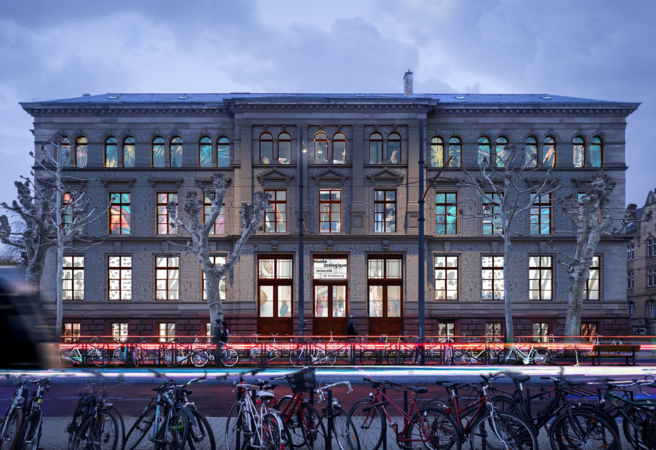 Vue de la façade sud du Musée zoologique rénové, côté boulevard de la Victoire. © Freaks Architecture