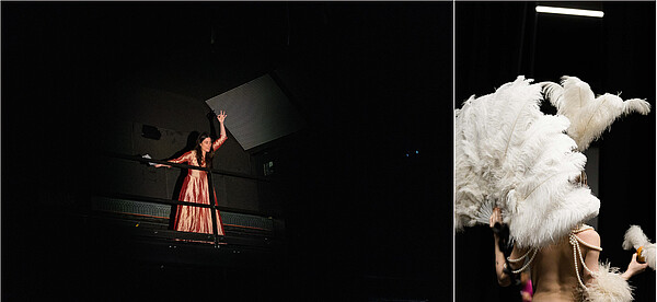 Performance, cabaret, marionnettes, musique, arts plastiques... Le spectacle tisse des liens entre ces différentes disciplines, sur scène. © Teona Goreci