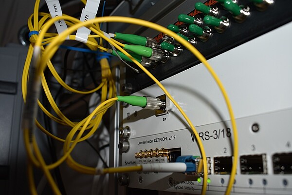 Raccordement du réseau du CESQ sur la fibre optique d’Osiris, apportant le signal des horloges atomiques de Paris. ©Théo Brisset/CESQ