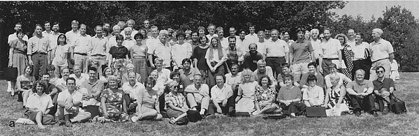 Jean-Louis Mandel entouré des protagonistes des découvertes majeures de 1991 (identification du gène et de son expansion), réunis en congrès au Bischenberg, près de Strasbourg, en août de cette année-là.