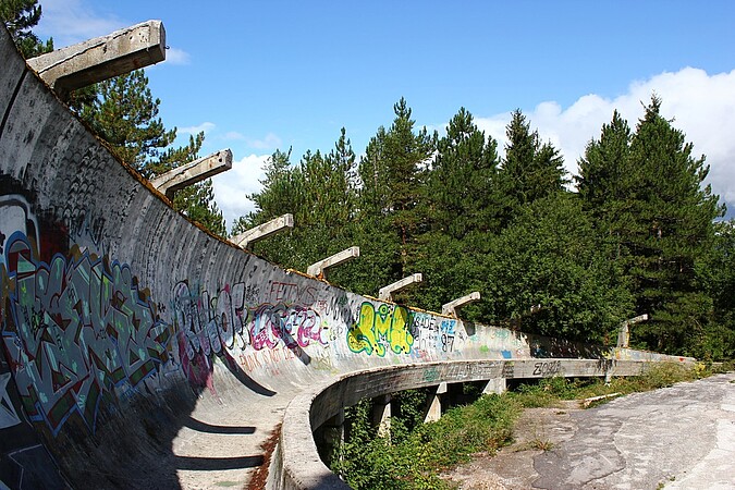 Piste de bobsleigh des JO de Sarayevo laissée à l'abandon