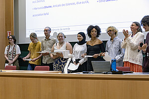 Une partie des lauréats, présents pour recevoir leur diplôme des mains de Frédérique Berrod et Jérémy Darenne. © Catherine Schröder / Unistra