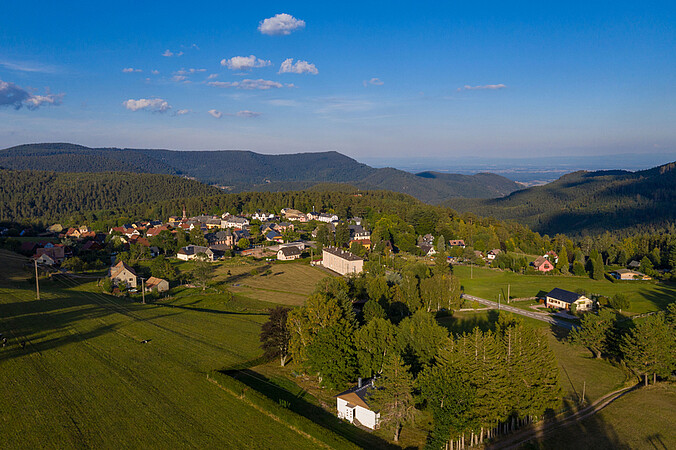 Les Vosges avec, en arrière plan, la plaine d'Alsace. ©DR