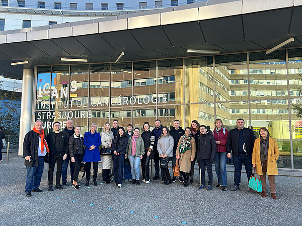 Les médecins ukrainiens, un oncologue, quatre chirurgiens et dix radiologues, ont été formés par des spécialistes, issus notamment des facultés de Strasbourg, Paris, Toulouse, Rennes, Bordeaux et Nancy. © DR