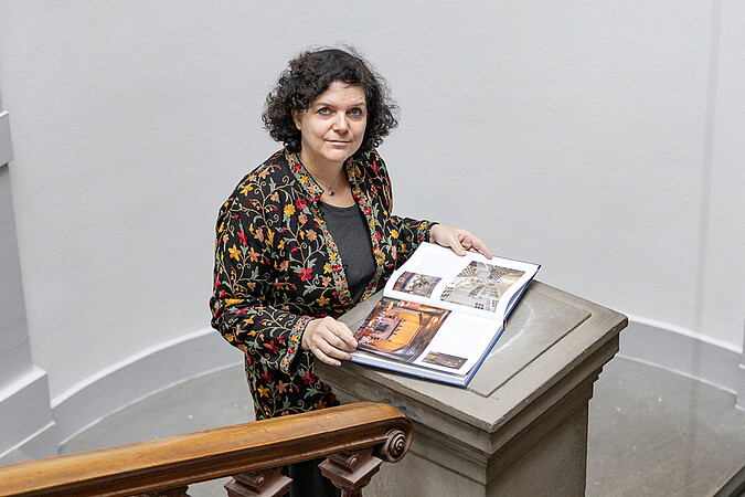 Catherine Jordy, enseignante en histoire de l’art à l’Université de Strasbourg, se passionne pour les intérieurs strasbourgeois. © Catherine Schröder/Unistra 