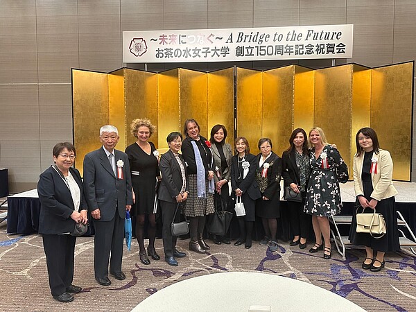La délégation de l'Université de Strasbourg avec des membres de l’université pour femmes d'Ochanomizu. © DR.