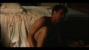Dans « Apocalypse Now », de Francis Ford Coppola (1979), le sang sur un tissu immaculé est aussi utilisé comme motif récurrent.