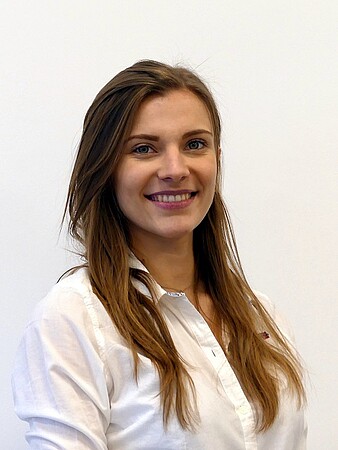 Alice Dahl, responsable de la gestion réclamation client (DOW - France) après des études en alternance. 