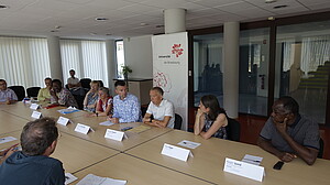 Huit des dix membres du conseil scientifique, lors d'une conférence de presse organisée lundi 26 juin. © Catherine Schröder / Unistra