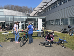L'IUT Louis-Pasteur a proposé un atelier de réparation de vélos grâce à un partenariat avec Vélostation, présent à Schiltigheim.