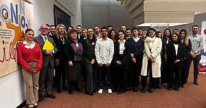 Le groupe d’étudiants de l’Ipag en compagnie d'Emili Khachatryan (membre du Conseil consultatif de la jeunesse-CCJ et représentante du Centre de développement de la jeunesse d'Arménie), Patrick Engelberg (ambassadeur, président des délégués des ministres) et Marie Stock (représentation permanente du Luxembourg auprès du Conseil de l’Europe) (de gauche à droite). © DR