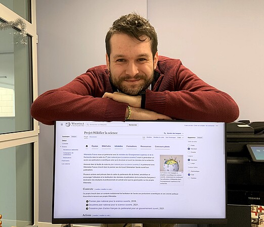 Depuis mars 2024, Mickaël Schauli occupe le poste de wikimédien en résidence à l’Université de Strasbourg. ©MR